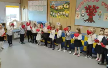 Dzieci z grupy Zajączk&oacute;w występują z okazji dnia Babci i Dziadka