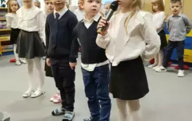 Dzieci z grupy Zajączk&oacute;w recytują wiersze
