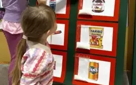 DZIEWCZYNKI POR&Oacute;WNUJĄ, W KT&Oacute;RYM PRODUKCIE JEST NAJWIĘKSZA ZAWARTOŚĆ CUKRU.