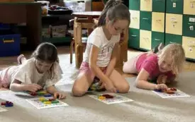 DZIECI GRAJĄ W BINGO MATEMATYCZNE