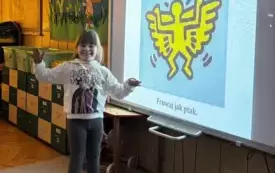 ZADANIE PROJEKTOWE -DZIEWCZYNKA ODWOZROWUJE POSTAĆ NA OBRAZKU