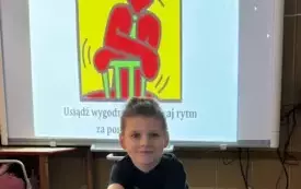 ZADANIE PROJEKTOWE -CHŁOPIEC ODWOZROWUJE POSTAĆ NA OBRAZKU