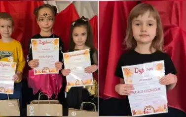 Dzieci pozują do zdjęcia