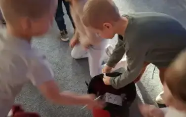 Dzieci wyrzucają swoją złość