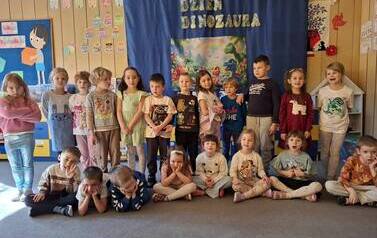 Grupa Zajączk&oacute;w pozuje do zdjęcia