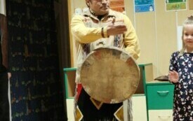 Indianin opowiada ciekawostki