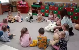 ROZMOWA KIEROWANA Z DZIEĆMI NA PODSTAWIE FILMU EDUKACYJNEGO - HISTORIA PLUSZOWEGO MISIA.
