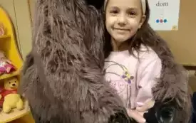 PANIA ANNA PASZKOWSKA POZUJE DO PAMIĄTKOWEGO ZDJĘCIA Z LENKĄ