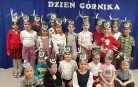 Grupa Słoneczek pozuje do zdjęcia
