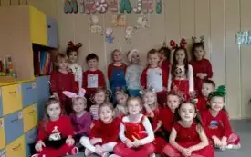 Grupa Wiewi&oacute;rek pozuje do wsp&oacute;lnego zdjęcia 
