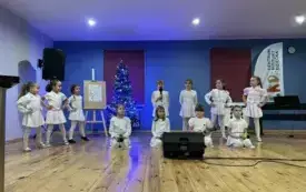 SŁONECZKA ŚPIEWAJĄ PIOSENKĘ KONKURSOWĄ - PASTORAŁKA W SZOPCE