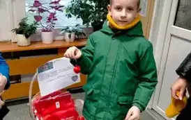 Dziewczynka bierze udział w WOŚP