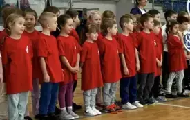 GRUPA SŁONECZKA W NAPIĘCIU OCZEKUJE NA WYNIKI ZAWOD&Oacute;W SPORTOWYCH.