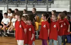 3,2,1 START! DZIECI PRZYGOTOWANE DO PIERWSZEJ KONKURENCJI DRUŻYNOWEJ.