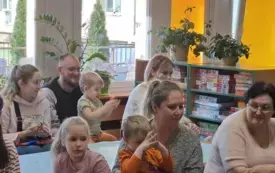 Dzieci biorą udział w zajęciach
