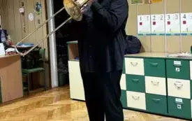 GOŚĆ GRA MA PUZONIE