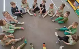 MOTYLKI POZUJĄ W KOLOROWYCH SKARPETKACH - ZDJĘCIE GRUPOWE