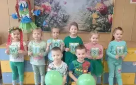 ZDJĘCIE GRUPOWE WIEWI&Oacute;REK Z MARZANNĄ