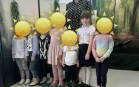 GRUPOWE ZDJĘCIE LAUREAT&Oacute;W KONKURSU M&Oacute;J BOHATER Z BAJKI