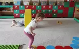 DZIEWCZYNKA POKONUJE TOR PRZESZK&Oacute;D