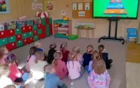 PRZEDSZKOLAKI OGLĄDAJA FILM EDUKACYJNY-DOBRY STYL ŻYCIA