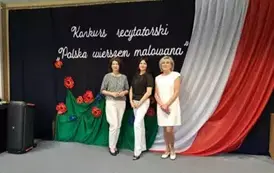 Członkinie jury pozują do wsp&oacute;lnego zdjęcia