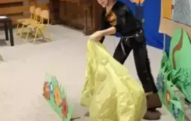 Kot porywa kr&oacute;lika