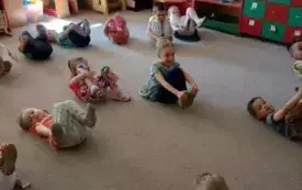 ZABAWY RUCHOWE - BIEDRONKI