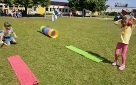 DZIEWCZYNKI POKONUJĄ TOR PRZESZK&Oacute;D