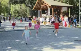 DZIEWCZYNKI WYSTARTOWAŁY W BIEGU