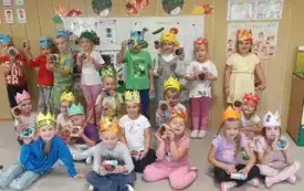 WIEWI&Oacute;RKI POZUJĄ W KORONACH