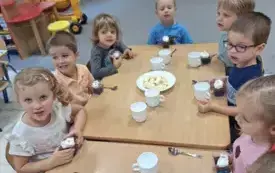 SŁODKI POCZĘSTUNEK Z OKAZJI DNIA PRZEDSZKOLAKA - MOTYLKI