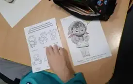 Dzieci wykonują zadania Markotka 