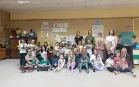 Pozowanie do wsp&oacute;lnego zdjęcia