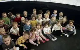 Dzieci w kinie sferycznym