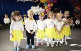 DZIECI RECYTUJĄ WIERSZE
