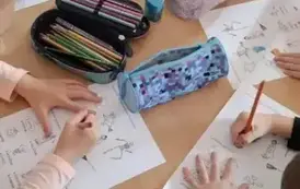 Dzieci zaznaczają na kartach pracy to co usłyszą 