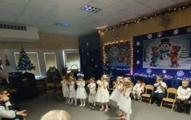 ZABAWA MUZYCZNO-NAŚLADOWCZA W GRUPIE KRASNALE