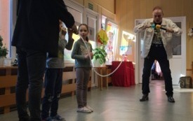 PRZEDSZKOLAKI ROZWIĄZUJĄ ZAGADKI MUZYCZNE