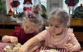 SŁONECZKA DEKORUJĄ PĄCZKI