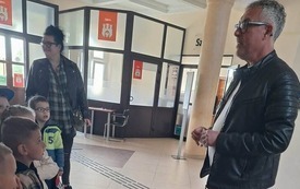 MOTYLKI W URZĘDZIE MIASTA WITA NACZELNIK WYDZIAŁU EDUKACJI I MŁODZIEŻY