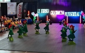 WYSTĘP ZAJACZK&Oacute;W-UKŁAD TANECZNY DO UTWORU FLOWERS
