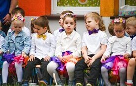 GRUPA MOTYLKI W OCZEKIWANIU NA WYSTĘP