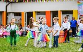 WZRUSZAJĄCY TANIEC Z CHUSTKAMI - MOTYLKI
