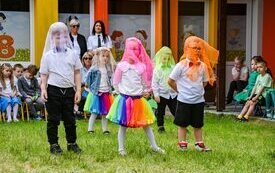 WZRUSZAJĄCY TANIEC Z CHUSTKAMI - MOTYLKI