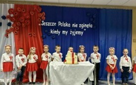 POCZĘSTUNEK - TORT W BARWACH NARODOWYCH.
