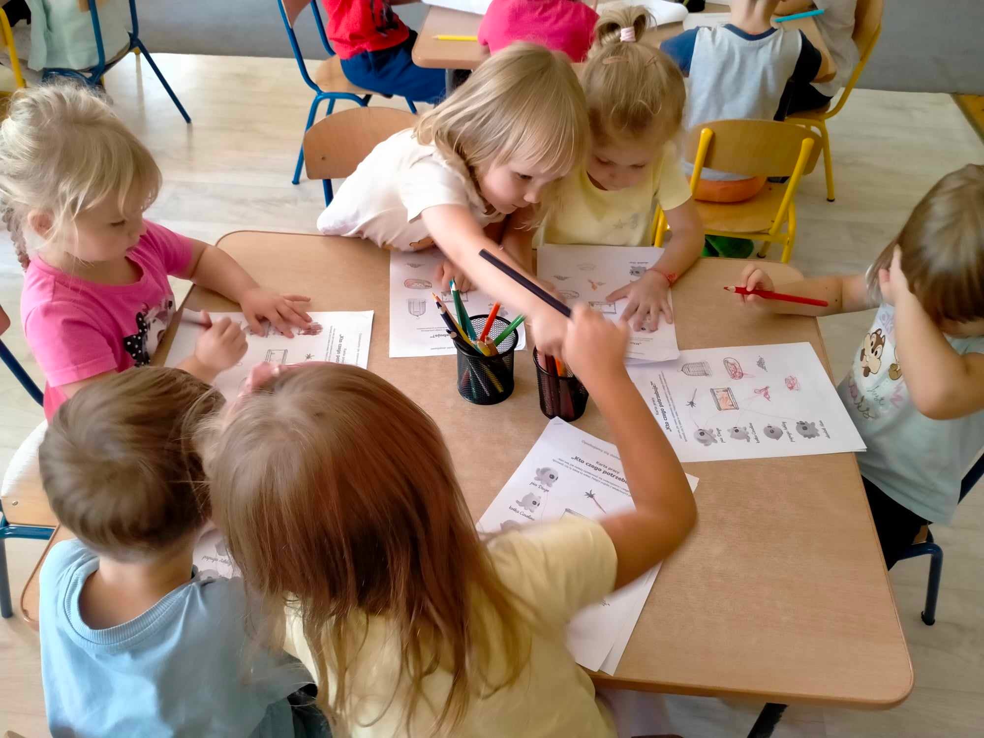 WIEWI&Oacute;RKI POZNAJĄ BOHATER&Oacute;W PROJEKTU