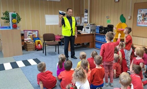 Zdjęcie do BEZPIECZNY PRZEDSZKOLAK - SPOTKANIE Z POLICJANTEM